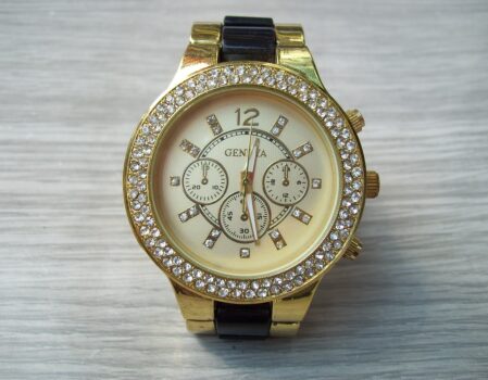 Ile kosztuje złoty zegarek damski?