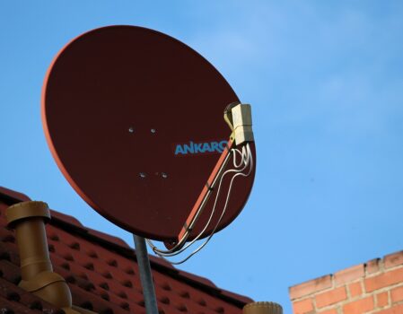 Co jest potrzebne do ustawienia anteny satelitarnej?